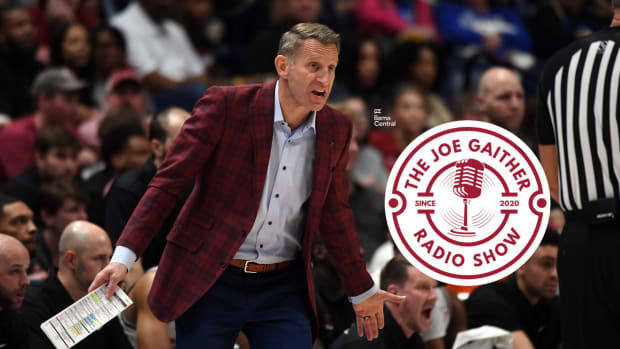 Mar 15, 2024; Nashville, TN, USA; Alabama Crimson Tide head coach Nate Oats questions a call during the first half against the Florida Gators at Bridgestone Arena. Mandatory Credit: Christopher Hanewinckel-USA TODAY Sports